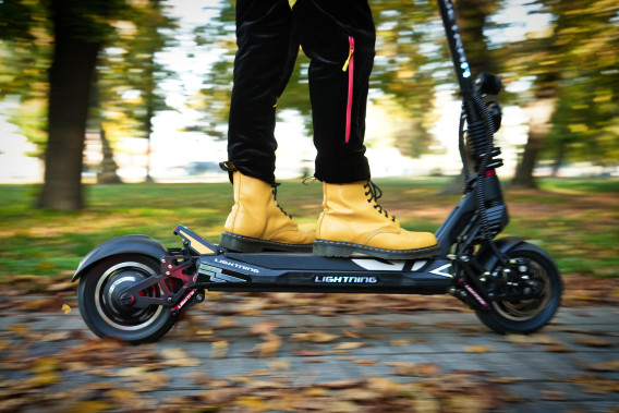 Bluetran Lightning - Max Blinker - E-Scooter - Freude am Fahren