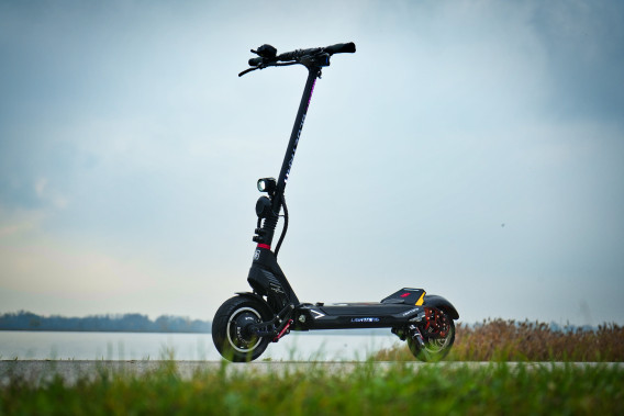 Bluetran Lightning Review: A Heavyweight-Class Electric Scooter