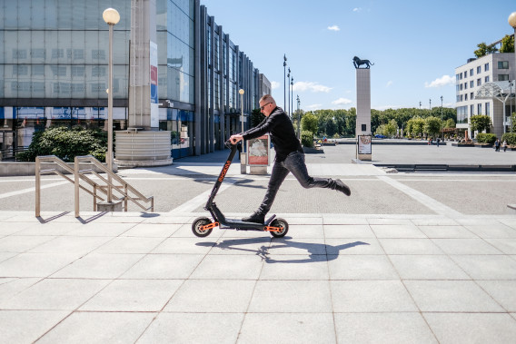 INOKIM kleiner elektrischer Kompressor mit Batterie - Max Blinker -  E-Scooter - Freude am Fahren